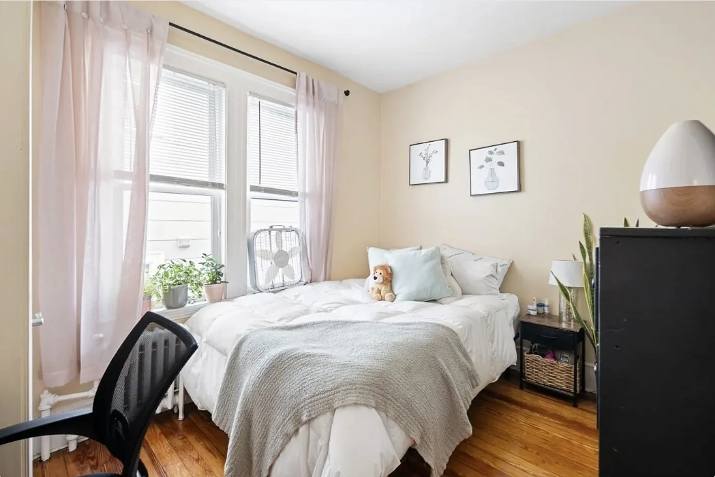 3 bed, 1 bath apartment for rent at 17 Dow St Unit 2, Teele Square — photo 7 of 18