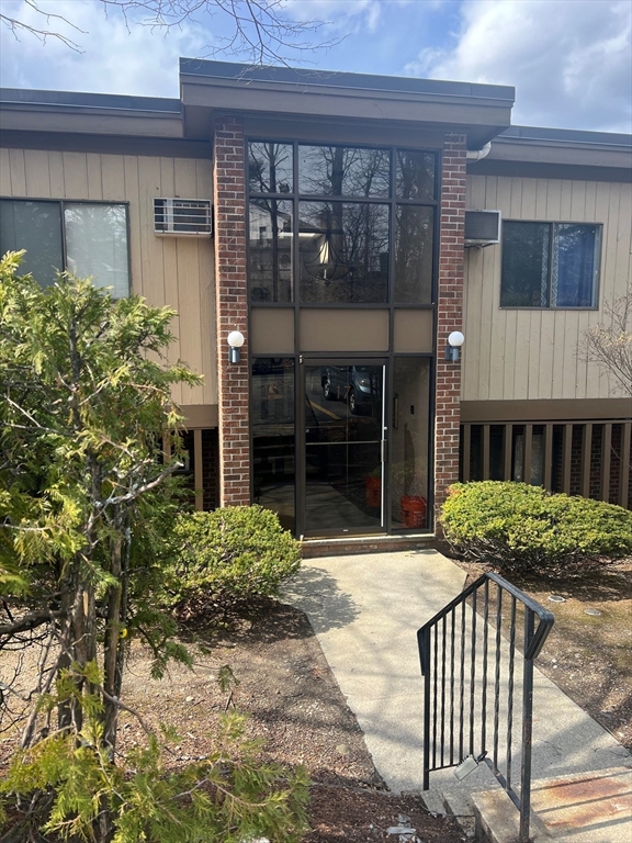 2 bed, 2 bath apartment for rent at 17 Eaglehead Ter Unit 4, Shrewsbury — photo 1 of 21