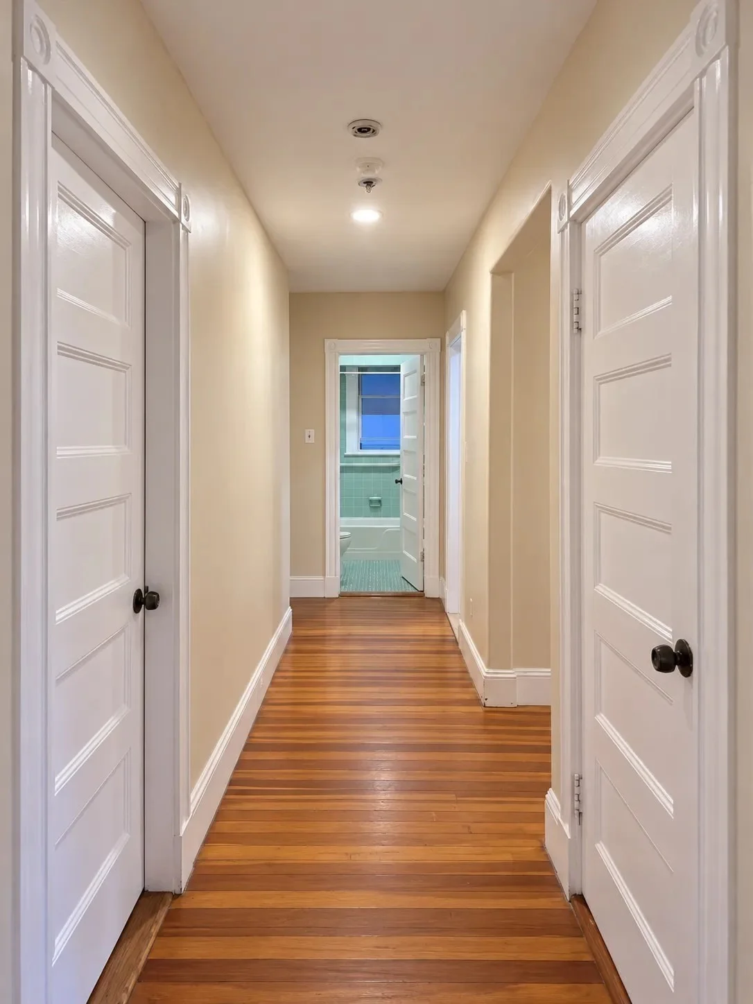3 bed, 2 bath apartment for rent at 17 East Milton Rd , Unit 1, Brookline — photo 5 of 17