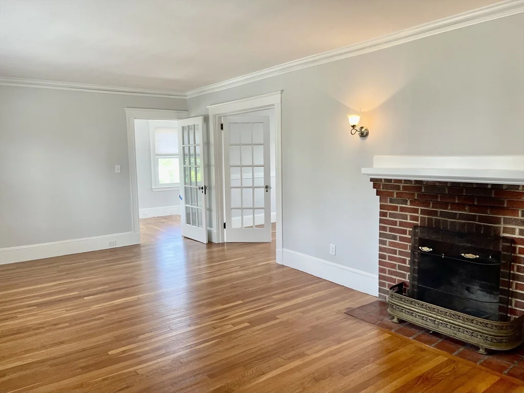 4 bed, 2 bath apartment for rent at 17 Edgecliff Unit 2, Watertown — photo 6 of 20