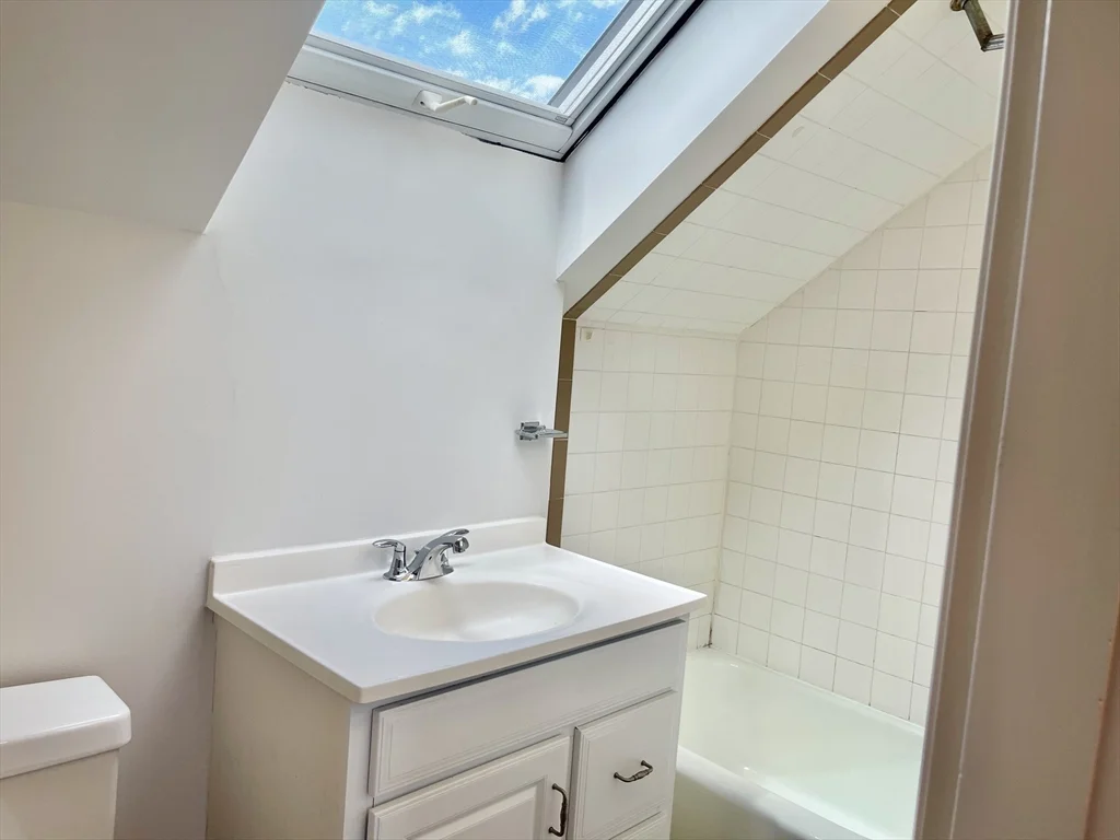 4 bed, 2 bath apartment for rent at 17 Edgecliff Unit 2, Watertown — photo 2 of 20