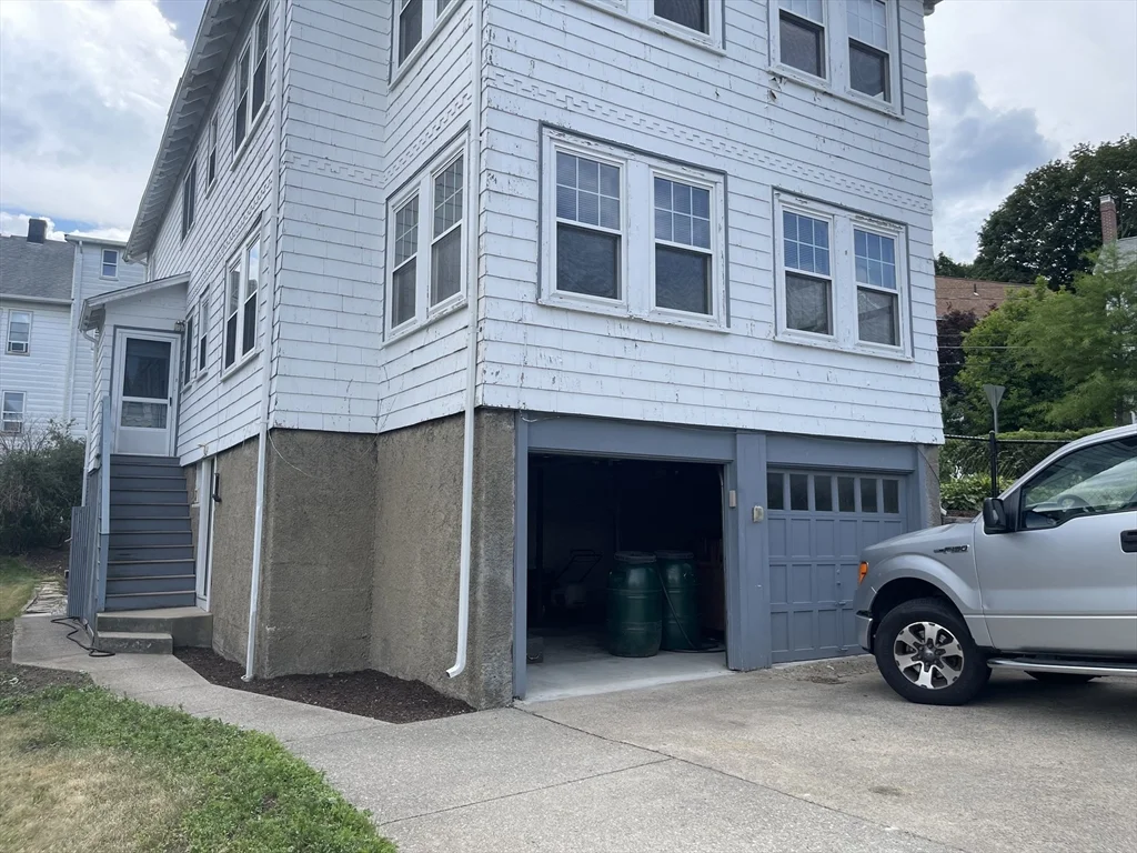 4 bed, 2 bath apartment for rent at 17 Edgecliff Unit 2, Watertown — photo 8 of 20
