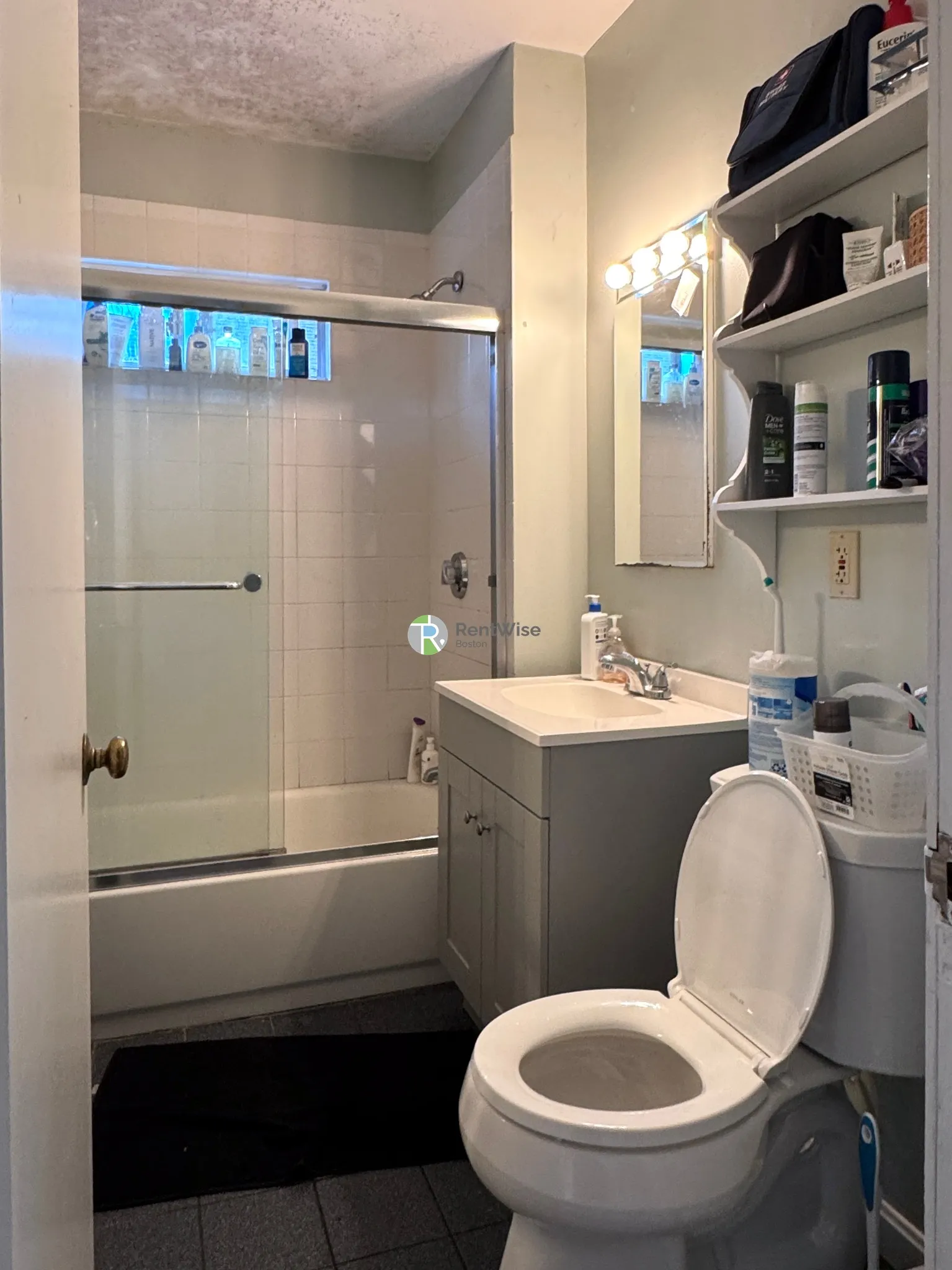 4 bed, 1 bath apartment for rent at 17 Edison Ave Unit 2, Medford — photo 3 of 17