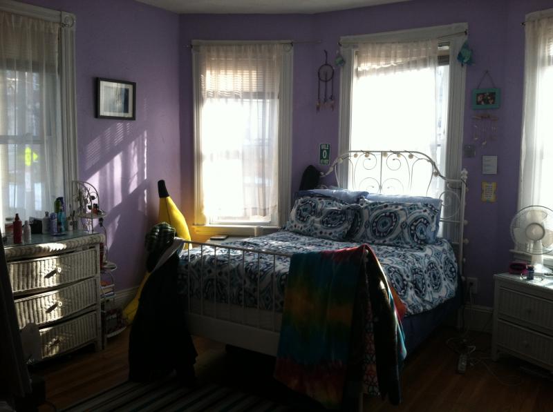 3 bed, 1 bath apartment for rent at 17 Eldora St Unit 1, Mission Hill — photo 2 of 5