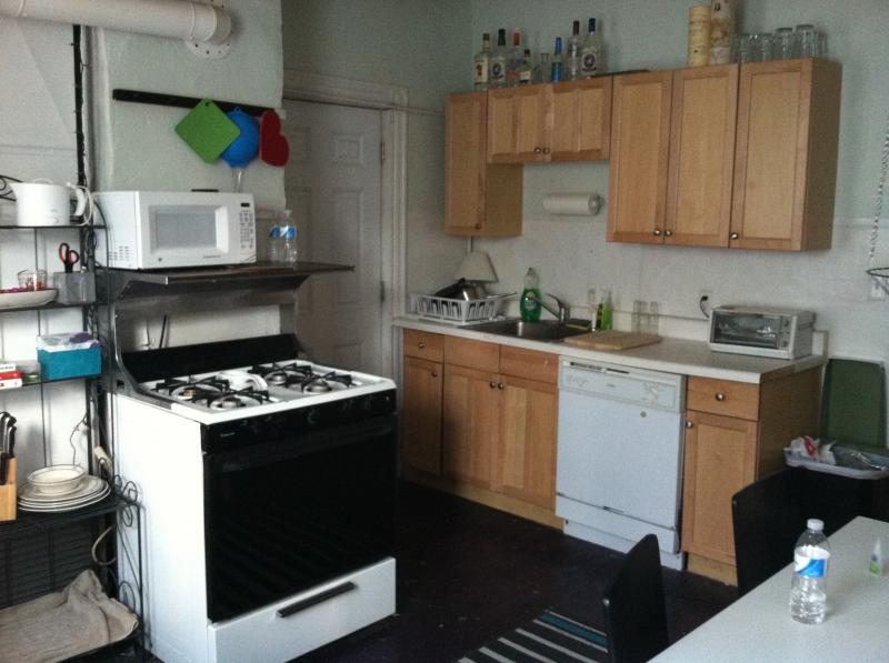 3 bed, 1 bath apartment for rent at 17 Eldora St Unit 1, Mission Hill — photo 1 of 5