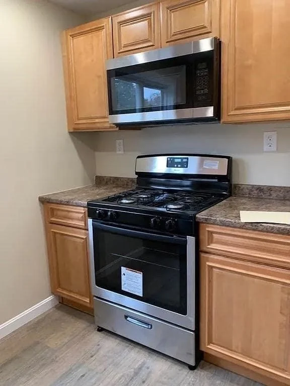 3 bed, 2 bath apartment for rent at 17 Emerald Unit 17, East Bridgewater — photo 2 of 12