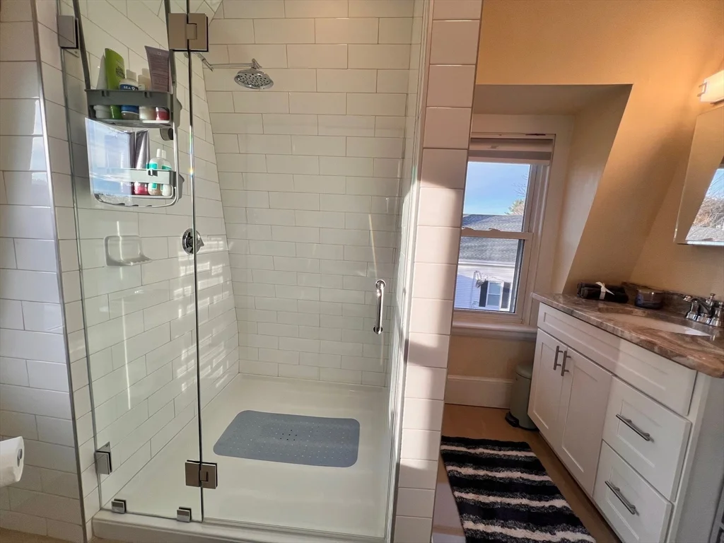 2 bed, 2 bath apartment for rent at 17 Emerson St Unit 2, Wakefield — photo 14 of 26