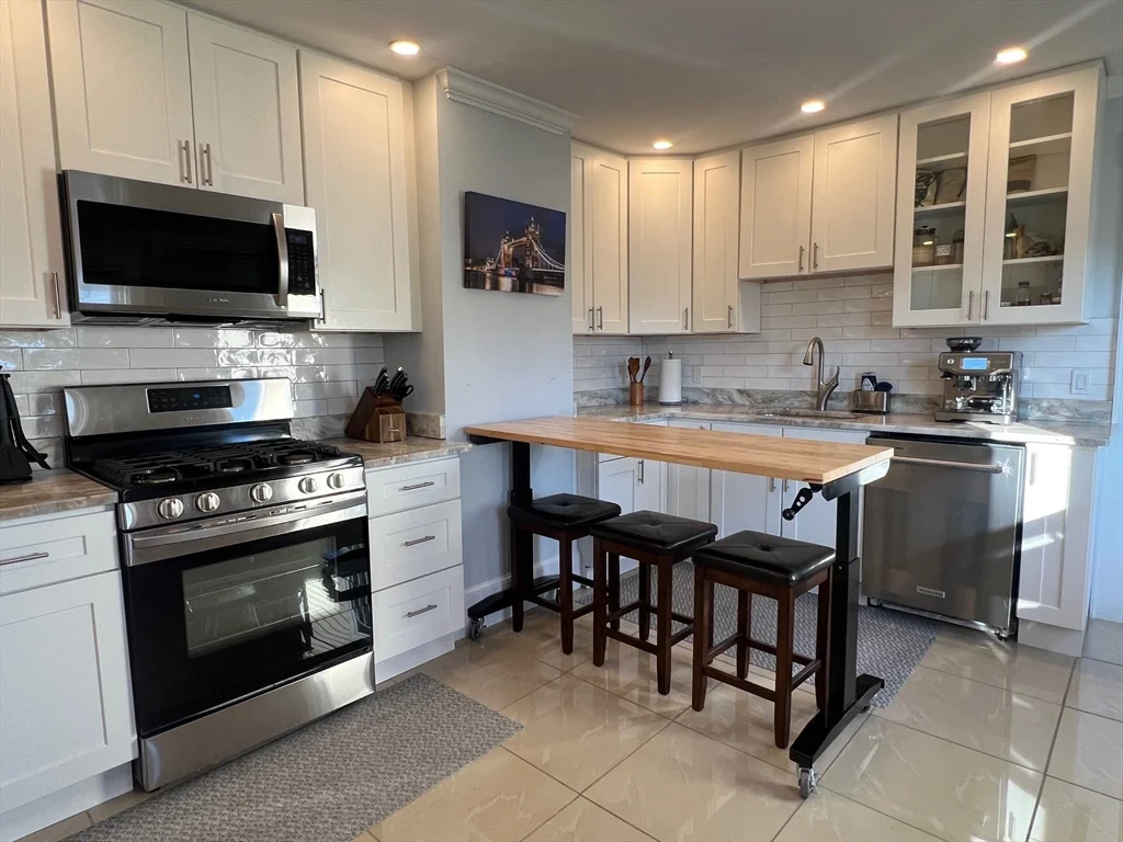 2 bed, 2 bath apartment for rent at 17 Emerson St Unit 2, Wakefield — photo 2 of 26