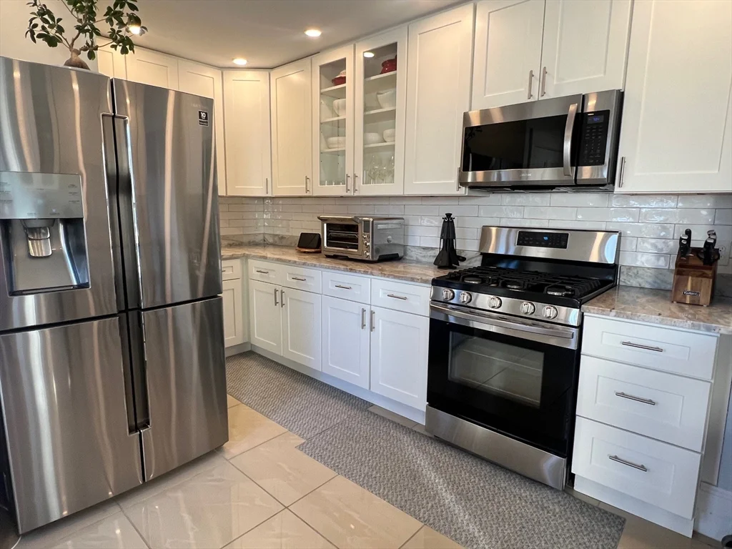 2 bed, 2 bath apartment for rent at 17 Emerson St Unit 2, Wakefield — photo 4 of 26