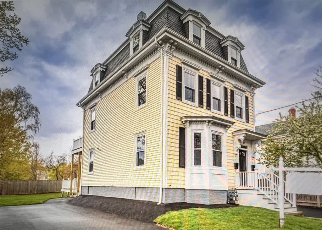 2 bed, 2 bath apartment for rent at 17 Emerson St Unit 2, Wakefield — photo 1 of 26