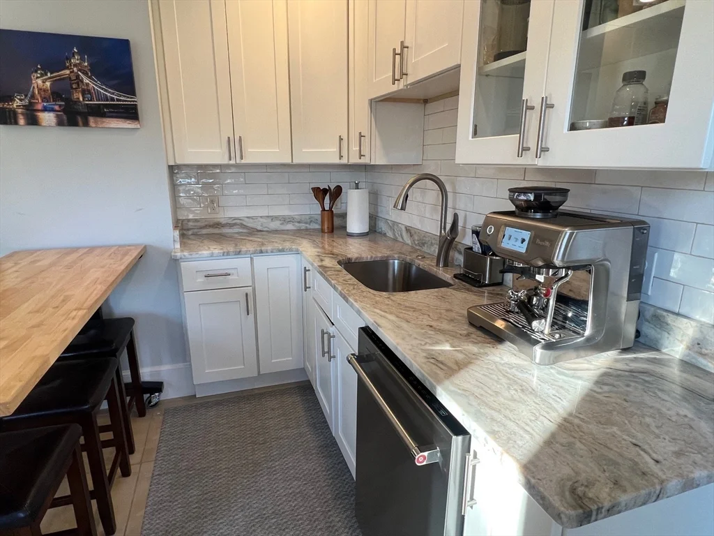 2 bed, 2 bath apartment for rent at 17 Emerson St Unit 2, Wakefield — photo 3 of 26