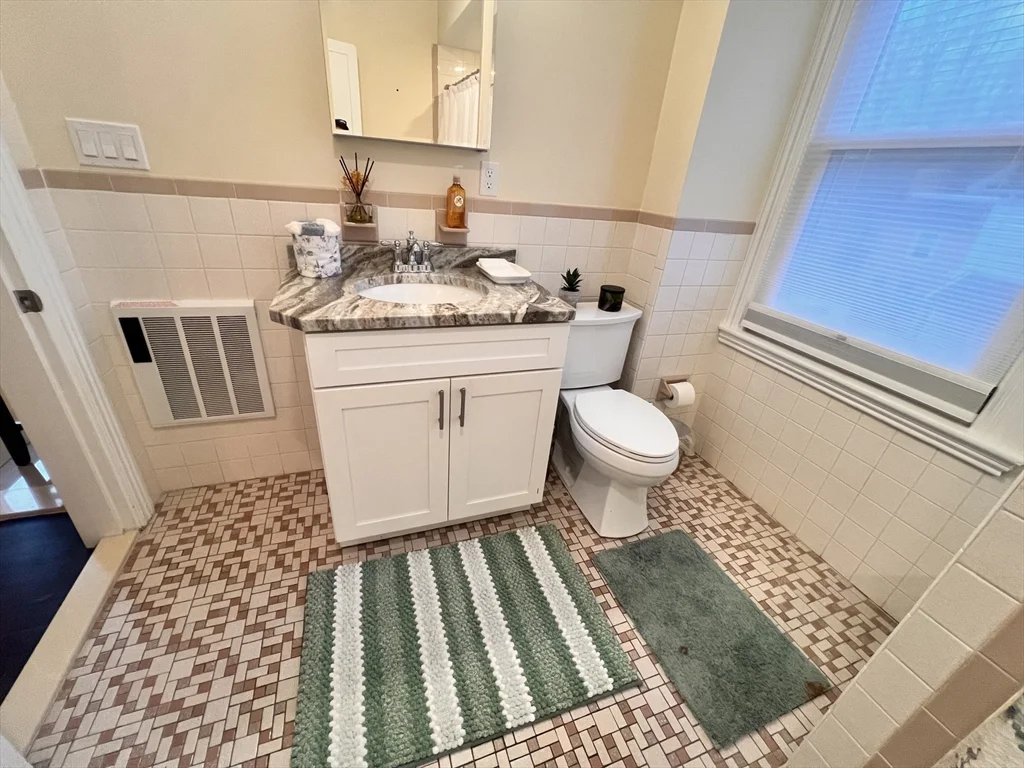2 bed, 2 bath apartment for rent at 17 Emerson St Unit 2, Wakefield — photo 21 of 26