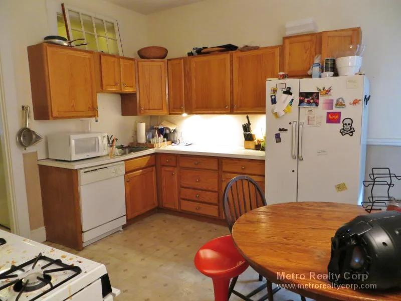 5 bed, 2 bath apartment for rent at 17 Englewood Ave Unit 1, Beaconsfield — photo 15 of 24