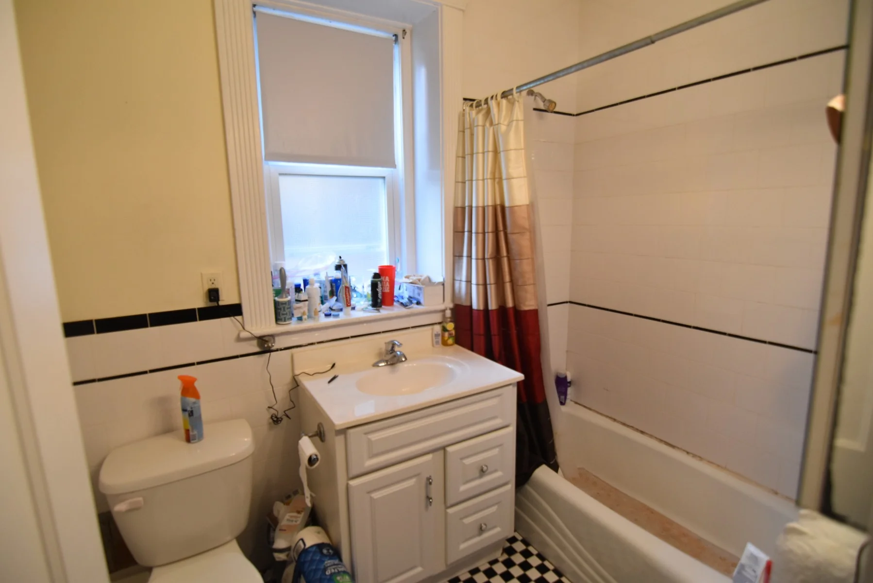 5 bed, 2 bath apartment for rent at 17 Englewood Ave Unit 1, Beaconsfield — photo 21 of 24
