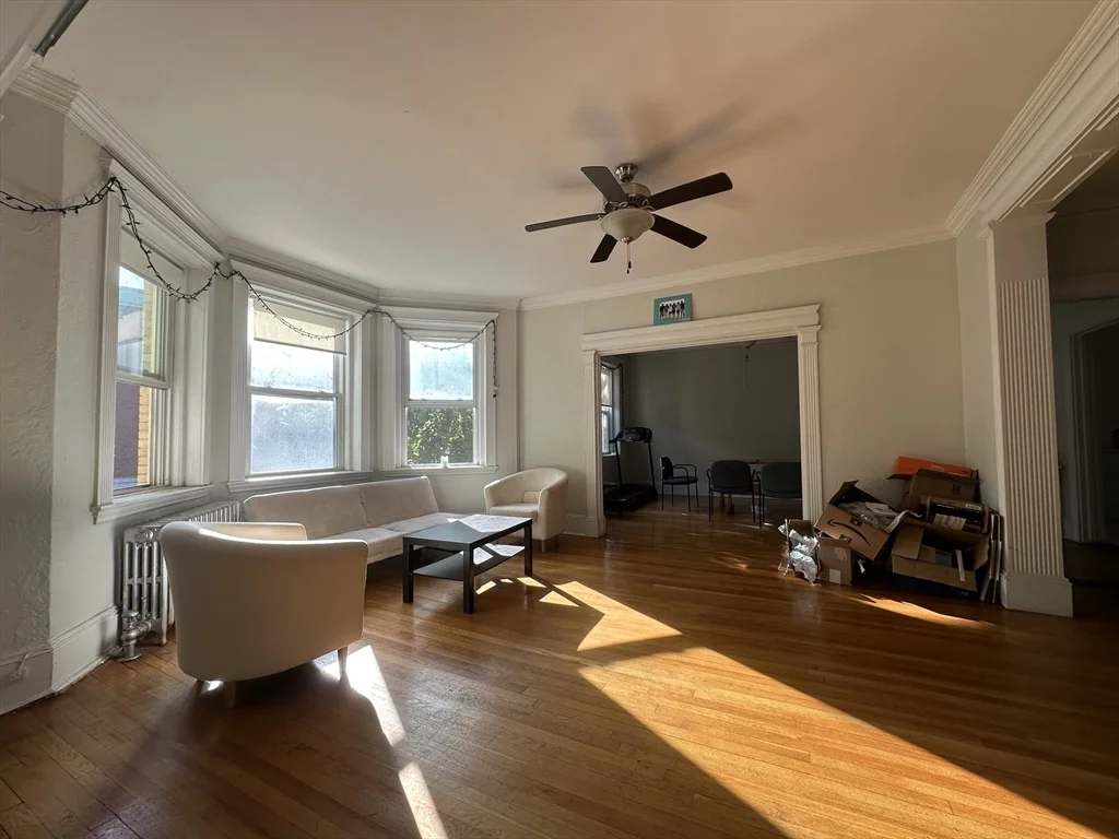 5 bed, 2 bath apartment for rent at 17 Englewood Unit 2, Salisbury Road - Corey Farm — photo 3 of 17