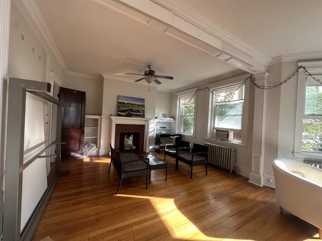 5 bed, 2 bath apartment for rent at 17 Englewood Unit 2, Salisbury Road - Corey Farm — photo 2 of 17