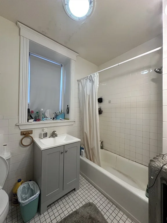 5 bed, 2 bath apartment for rent at 17 Englewood Unit 2, Salisbury Road - Corey Farm — photo 7 of 17