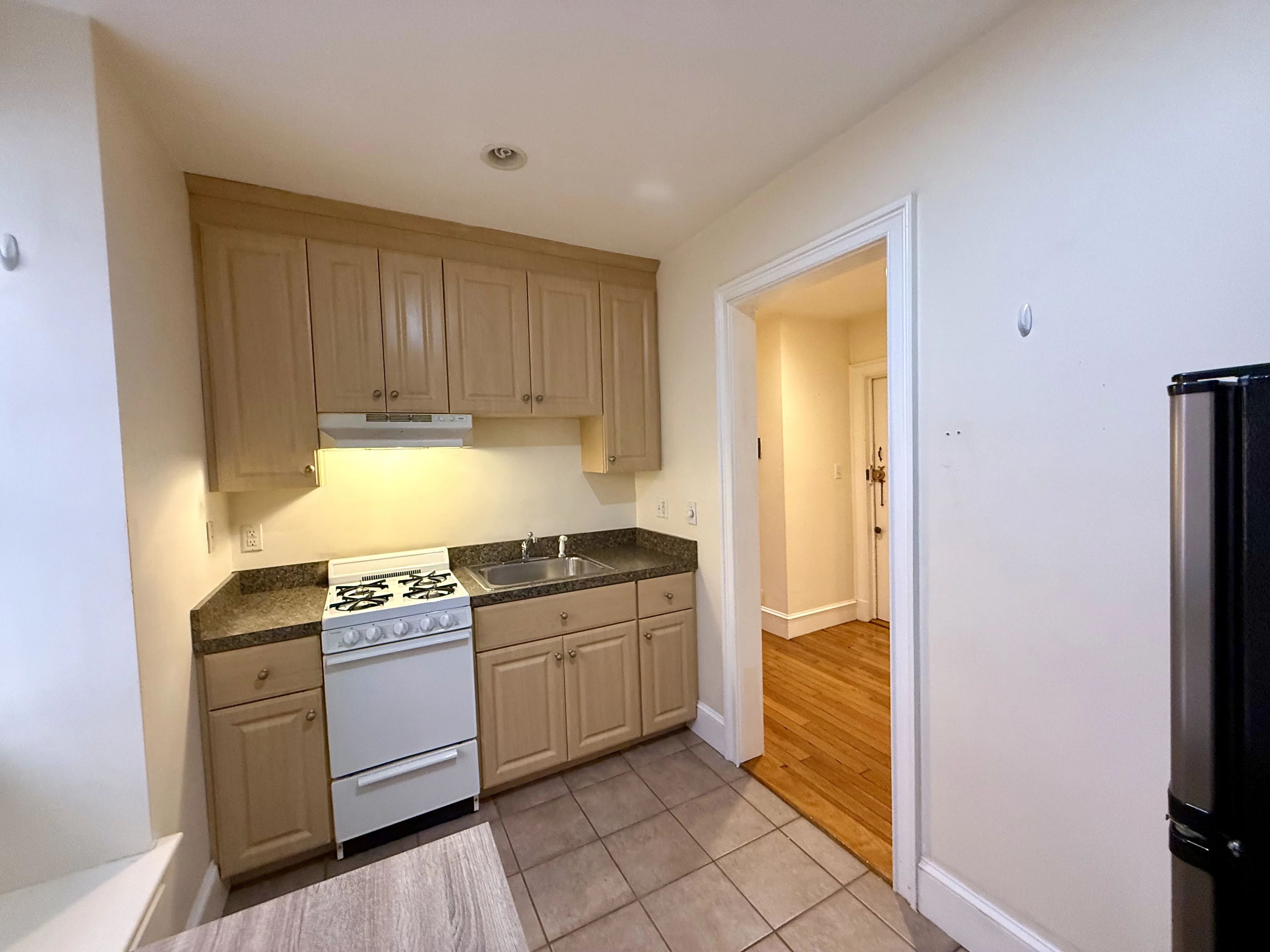 Studio bed, 1 bath apartment for rent at 17 Exeter St Unit 1A, Back Bay — photo 8 of 9