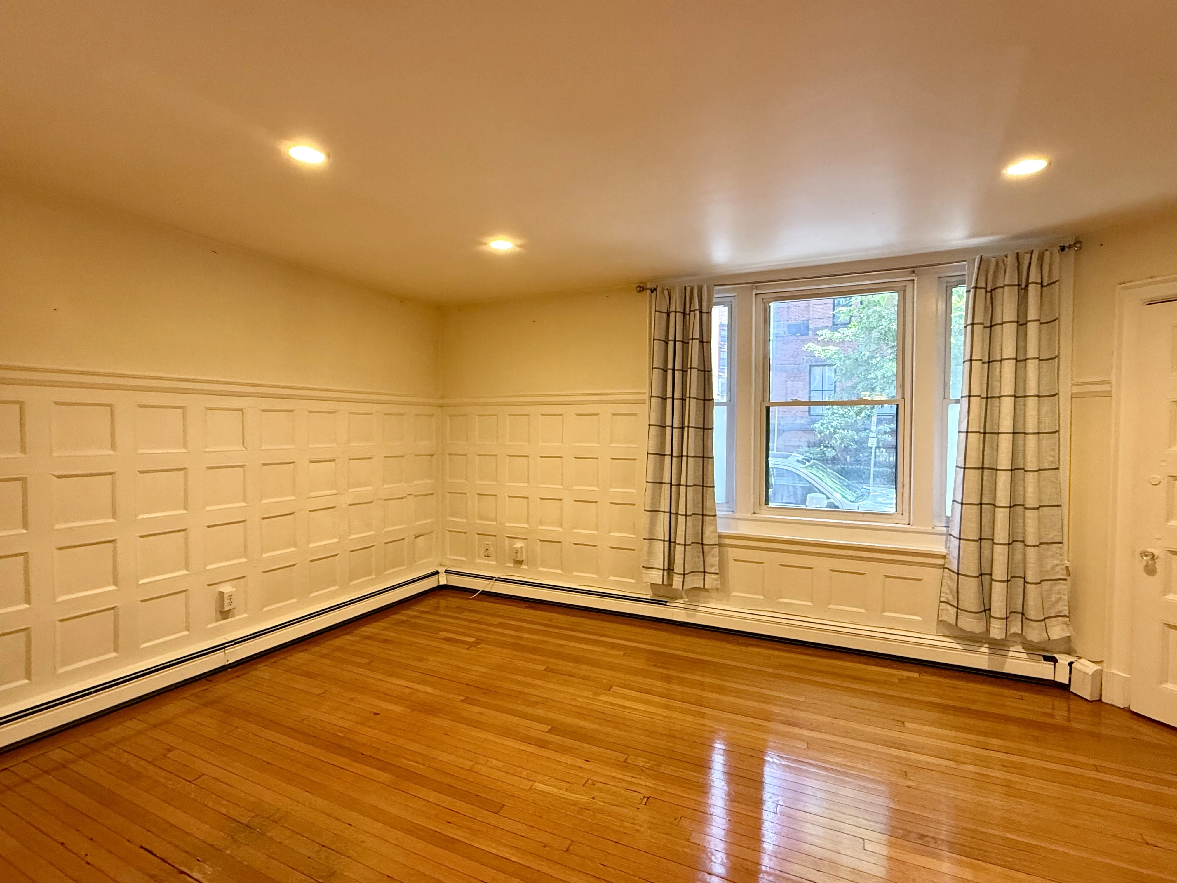 Studio bed, 1 bath apartment for rent at 17 Exeter St Unit 1A, Back Bay — photo 1 of 9