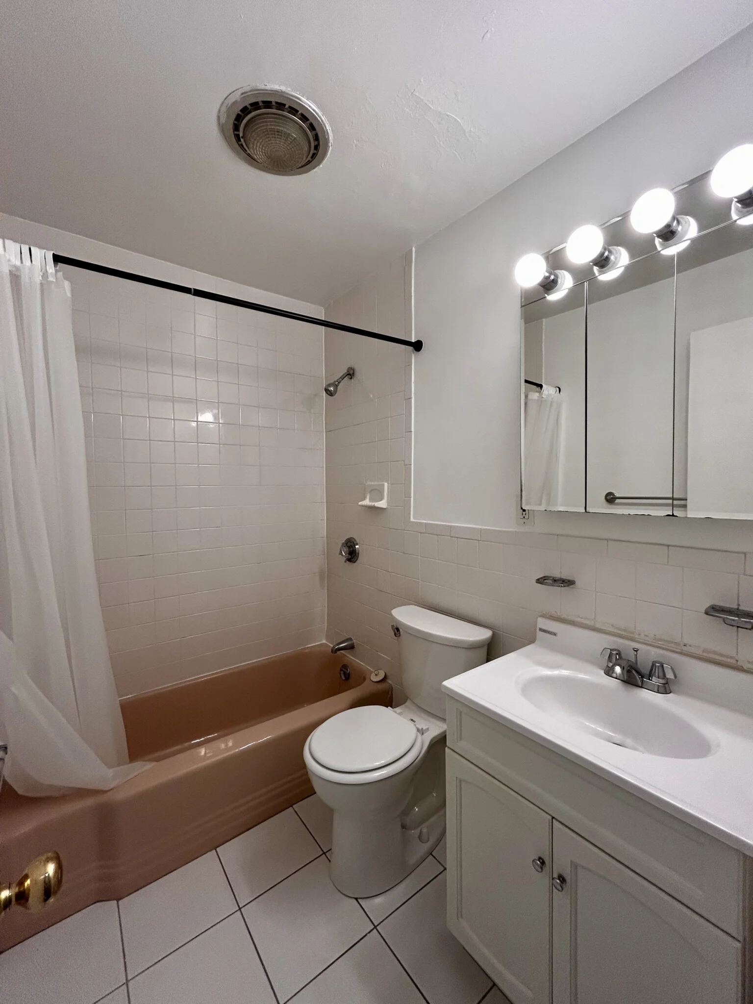 Studio bed, 1 bath apartment for rent at 17 Fairbanks St Unit 12A, Coolidge Corner — photo 4 of 6