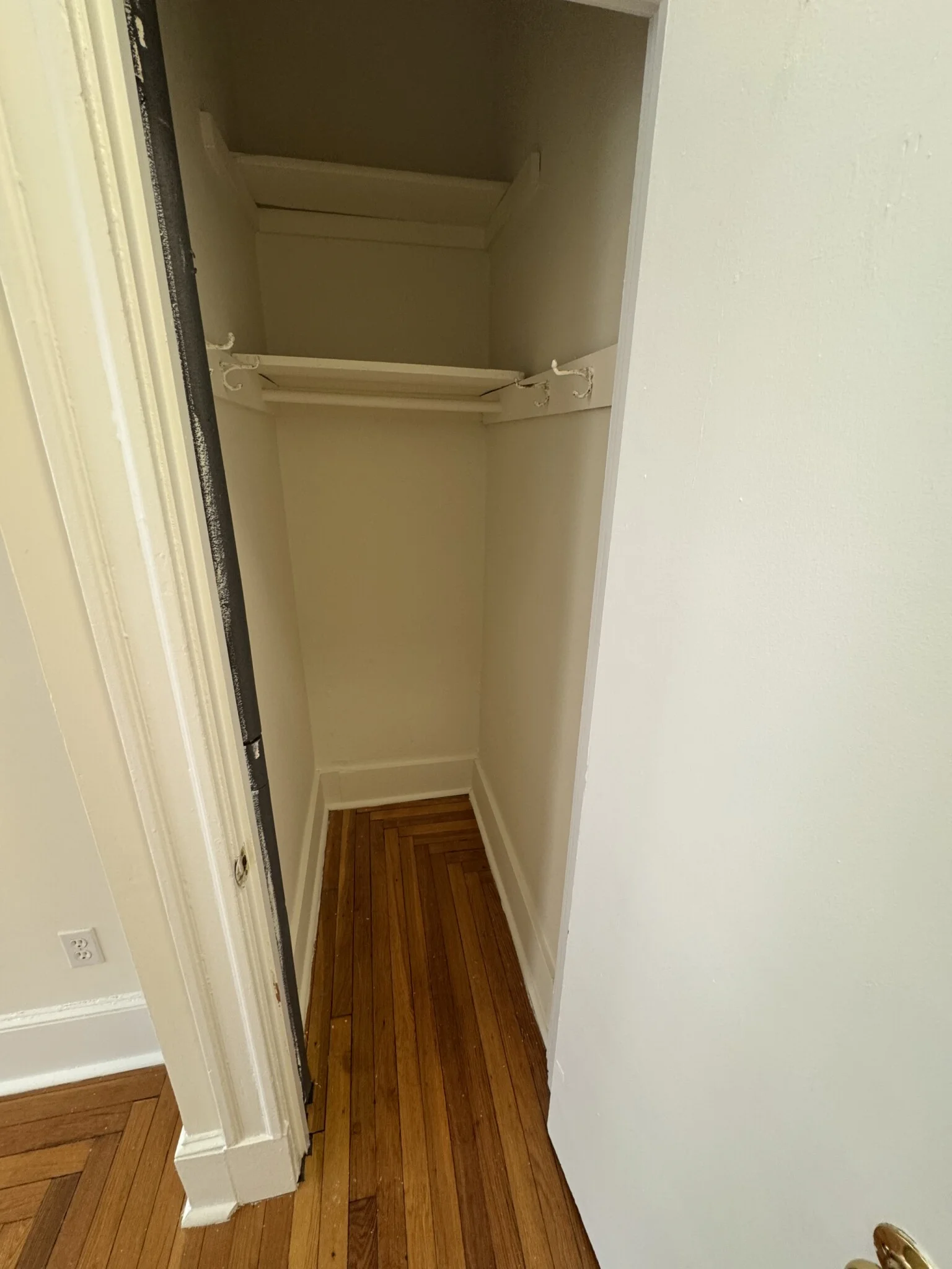 Studio bed, 1 bath apartment for rent at 17 Fairbanks St Unit 12A, Coolidge Corner — photo 5 of 6