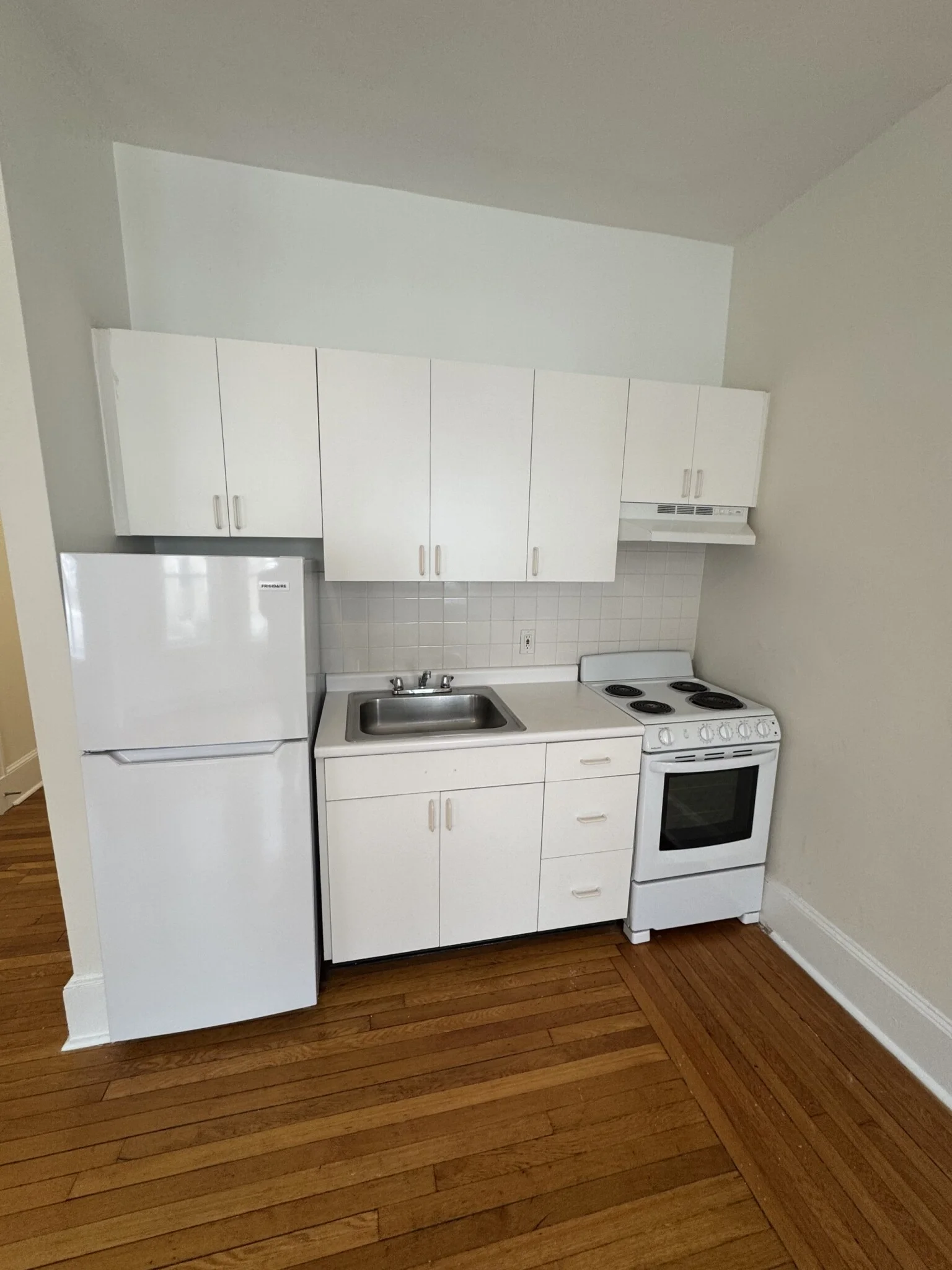 Studio bed, 1 bath apartment for rent at 17 Fairbanks St Unit 12A, Coolidge Corner — photo 6 of 6