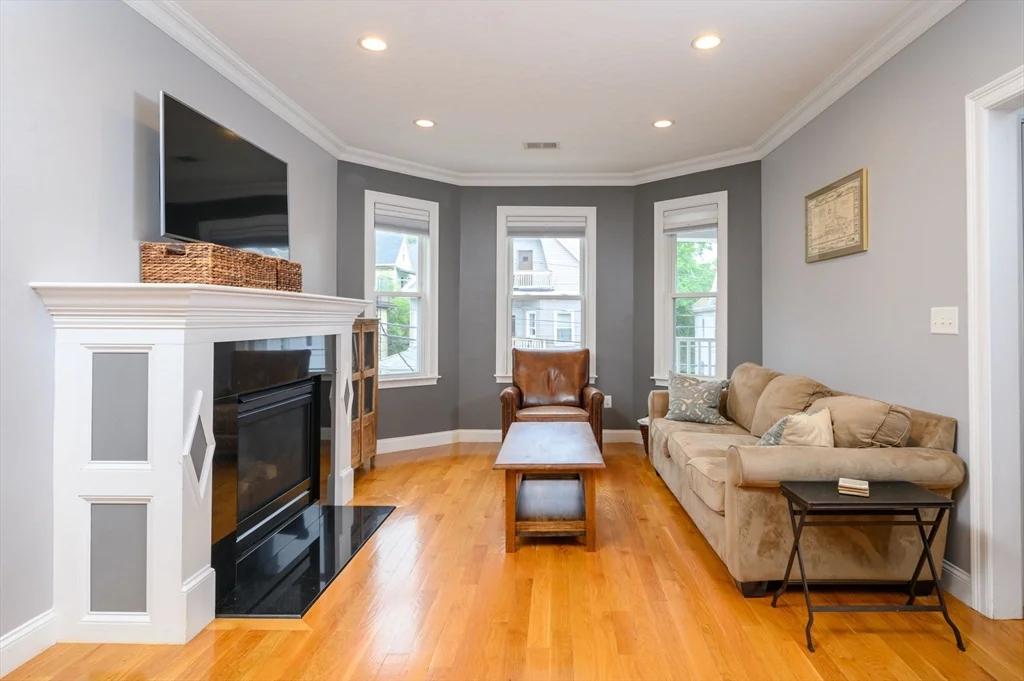 2 bed, 2 bath apartment for rent at 17 Fairbanks St Unit 2, Oak Square — photo 10 of 23
