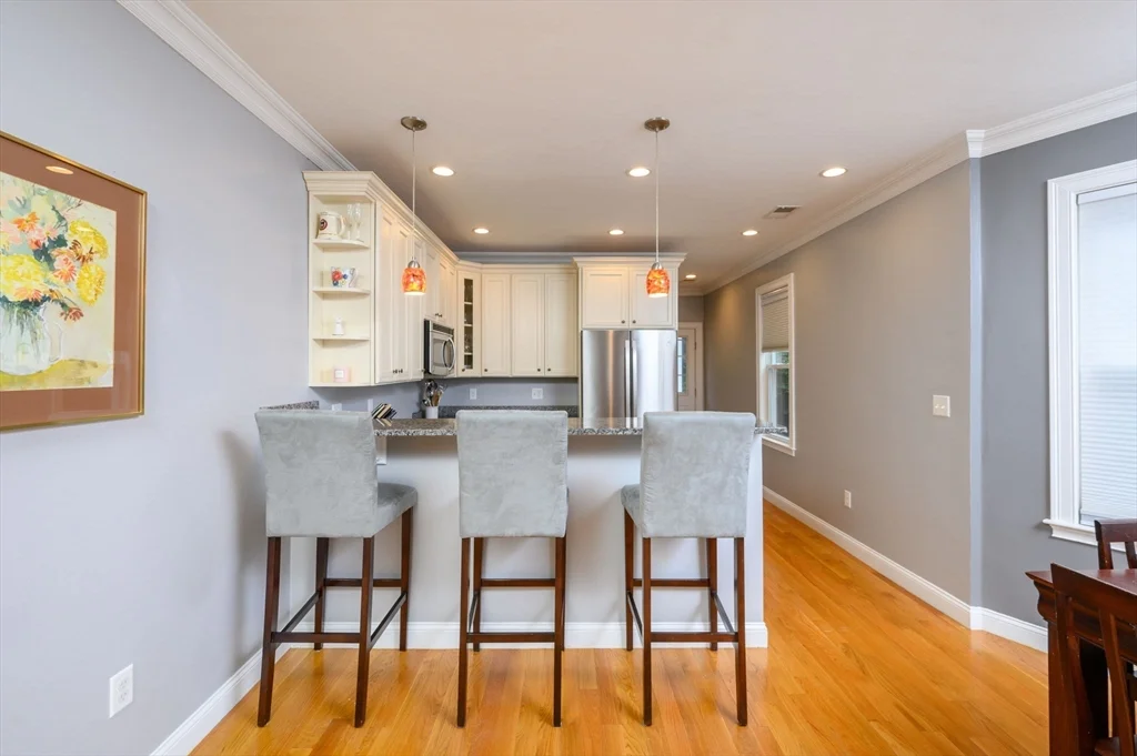 2 bed, 2 bath apartment for rent at 17 Fairbanks St Unit 2, Oak Square — photo 5 of 23