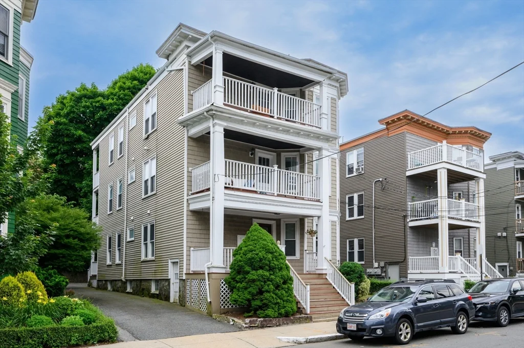 2 bed, 2 bath apartment for rent at 17 Fairbanks St Unit 2, Oak Square — photo 3 of 23