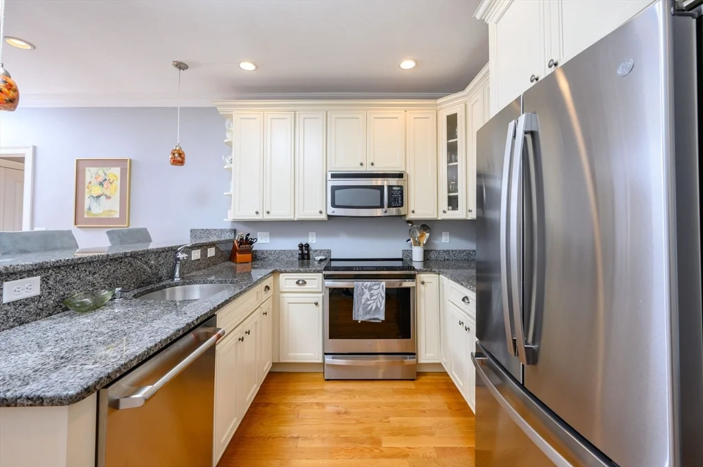 2 bed, 2 bath apartment for rent at 17 Fairbanks St Unit 2, Oak Square — photo 7 of 23