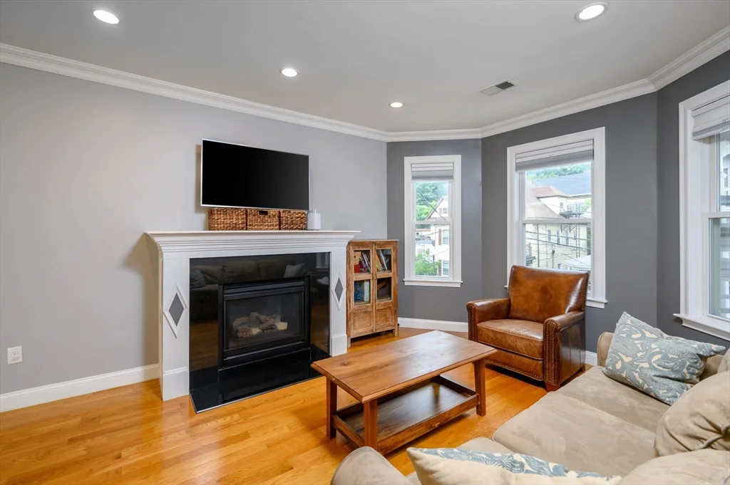 2 bed, 2 bath apartment for rent at 17 Fairbanks St Unit 2, Oak Square — photo 11 of 23