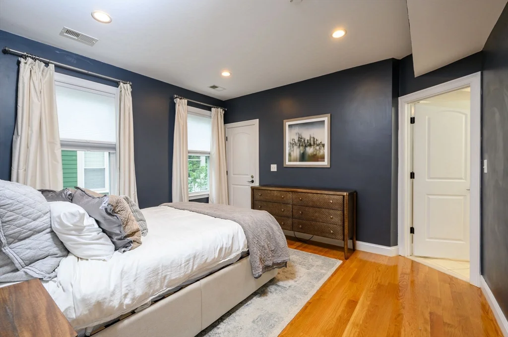 2 bed, 2 bath apartment for rent at 17 Fairbanks St Unit 2, Oak Square — photo 13 of 23