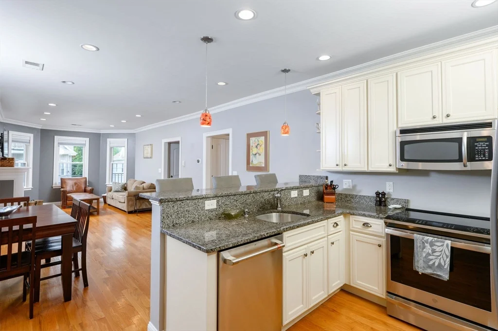 2 bed, 2 bath apartment for rent at 17 Fairbanks St Unit 2, Oak Square — photo 8 of 23