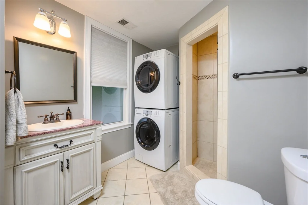 2 bed, 2 bath apartment for rent at 17 Fairbanks St Unit 2, Oak Square — photo 15 of 23