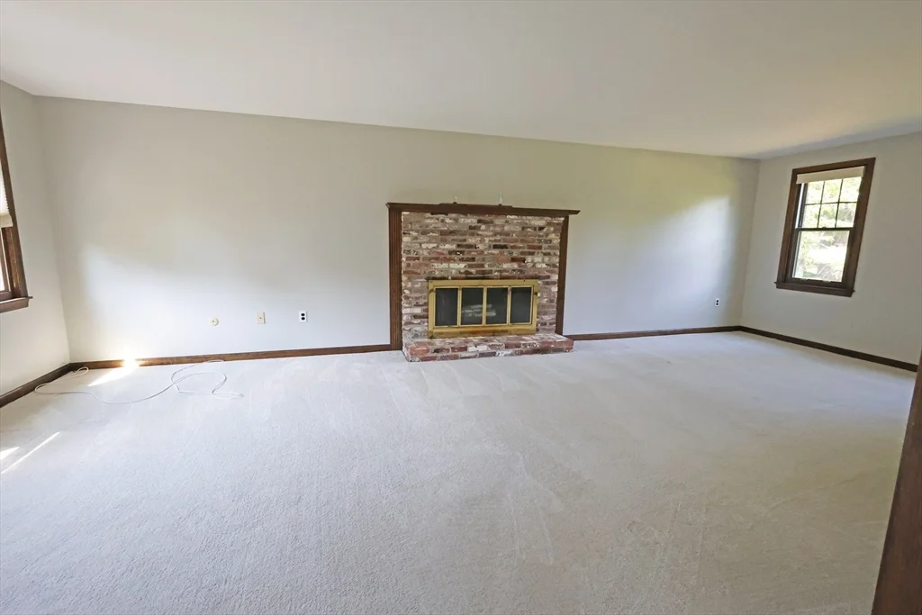 4 bed, 2 bath apartment for rent at 17 Fairview Dr, Westford — photo 8 of 21