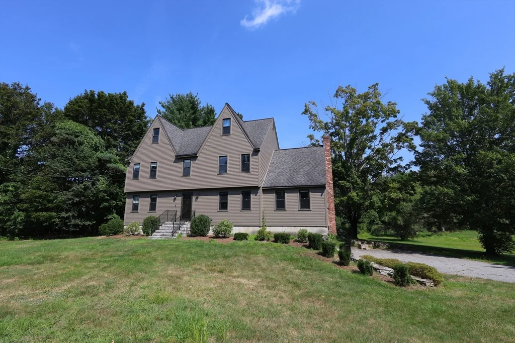 4 bed, 2 bath apartment for rent at 17 Fairview Dr, Westford — photo 1 of 21