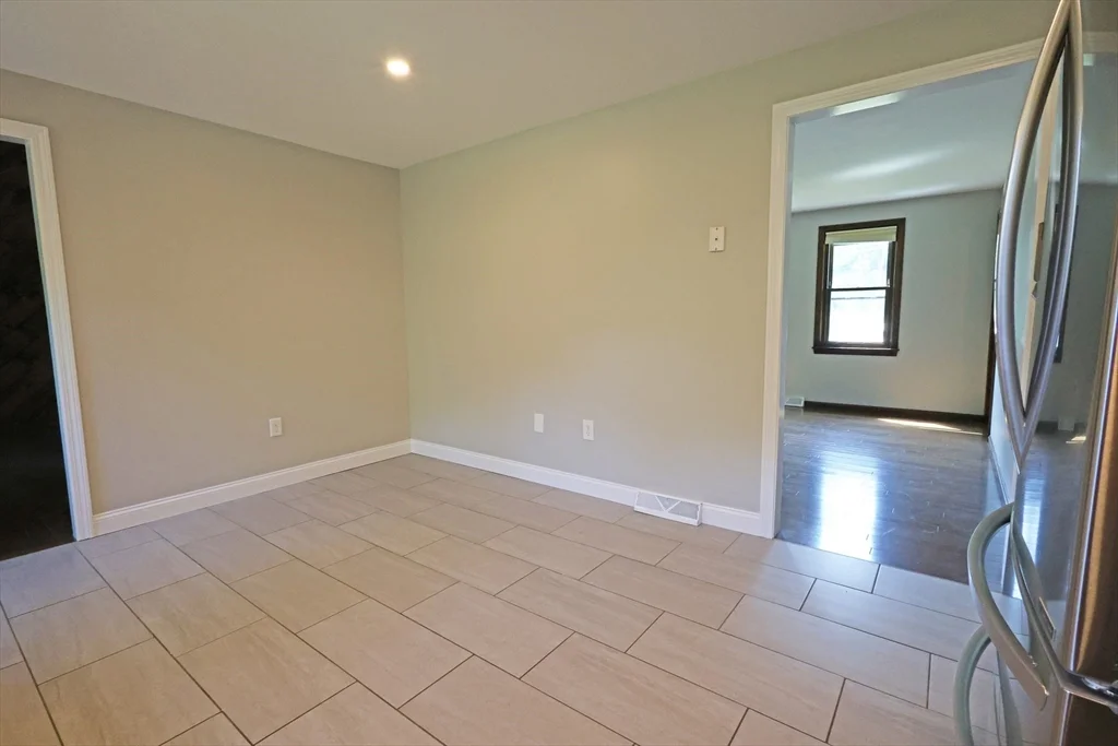 4 bed, 2 bath apartment for rent at 17 Fairview Dr, Westford — photo 6 of 21