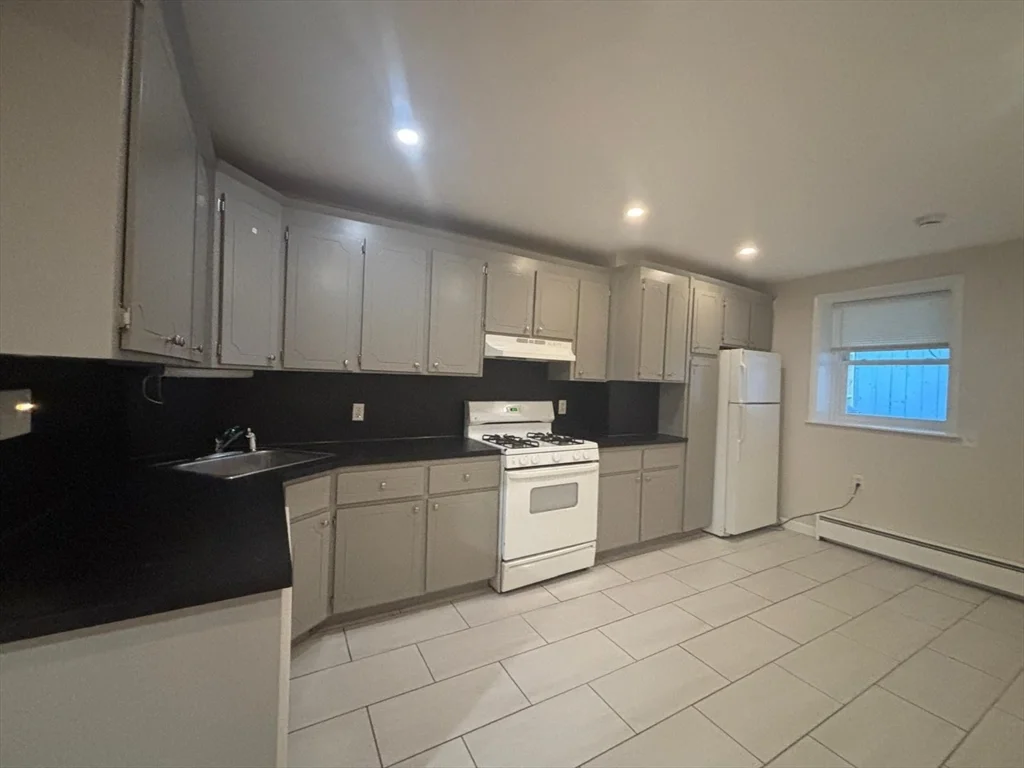 1 bed, 1 bath apartment for rent at 17 Fleet St Unit 1, North End — photo 1 of 7