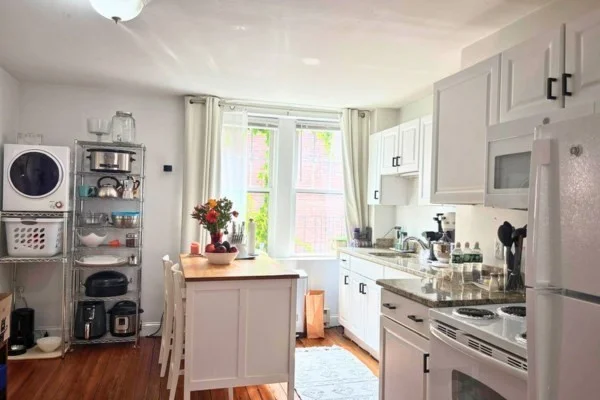 1 bed, 1 bath apartment for rent at 17 Fleet St Unit 4, North End — photo 2 of 7