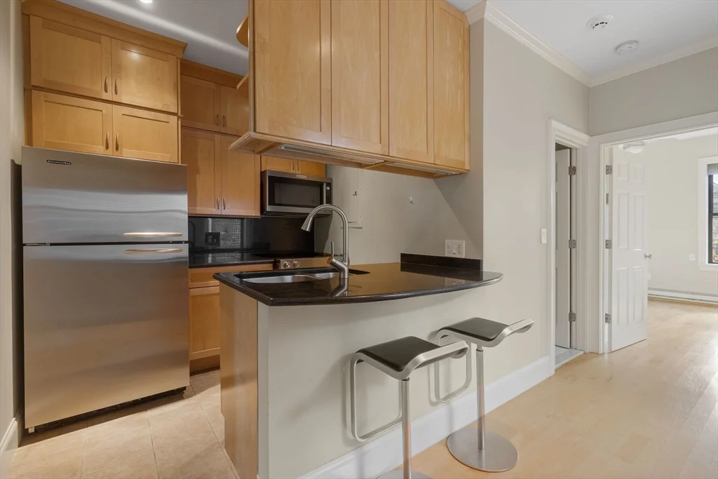 2 bed, 1 bath apartment for rent at 17 Follen St Unit 4, Back Bay — photo 3 of 15