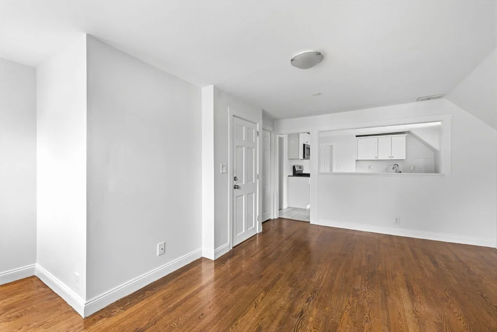 2 bed, 1 bath apartment for rent at 17 Forest Ave Unit 3, Salem — photo 7 of 25