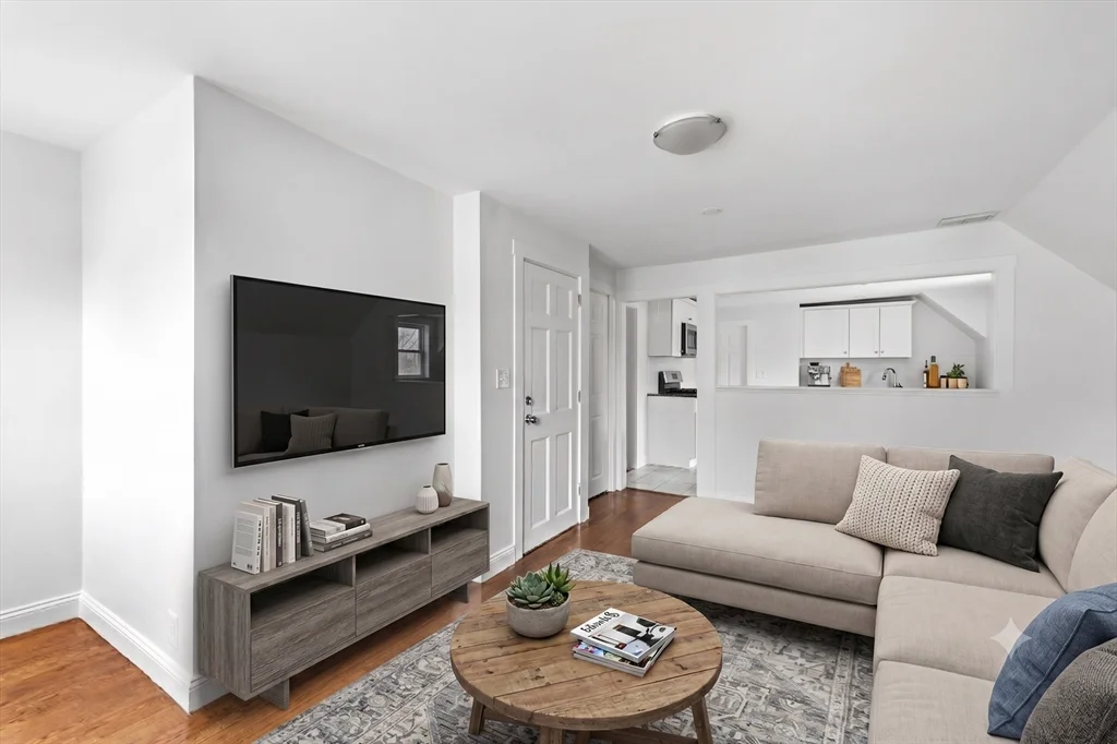 2 bed, 1 bath apartment for rent at 17 Forest Ave Unit 3, Salem