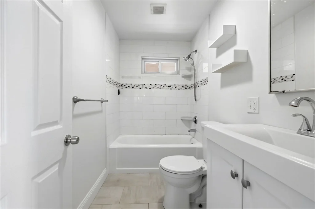 2 bed, 1 bath apartment for rent at 17 Forest Ave Unit 3, Salem — photo 19 of 25