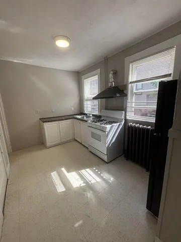 3 bed, 1 bath apartment for rent at 17 Fortesque St Unit 1, Lynn — photo 8 of 15