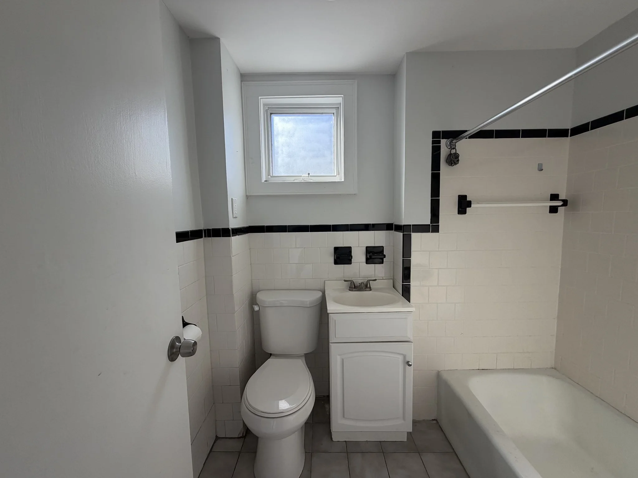 2 bed, 1 bath apartment for rent at 17 Foster Unit 2, Salem — photo 7 of 8