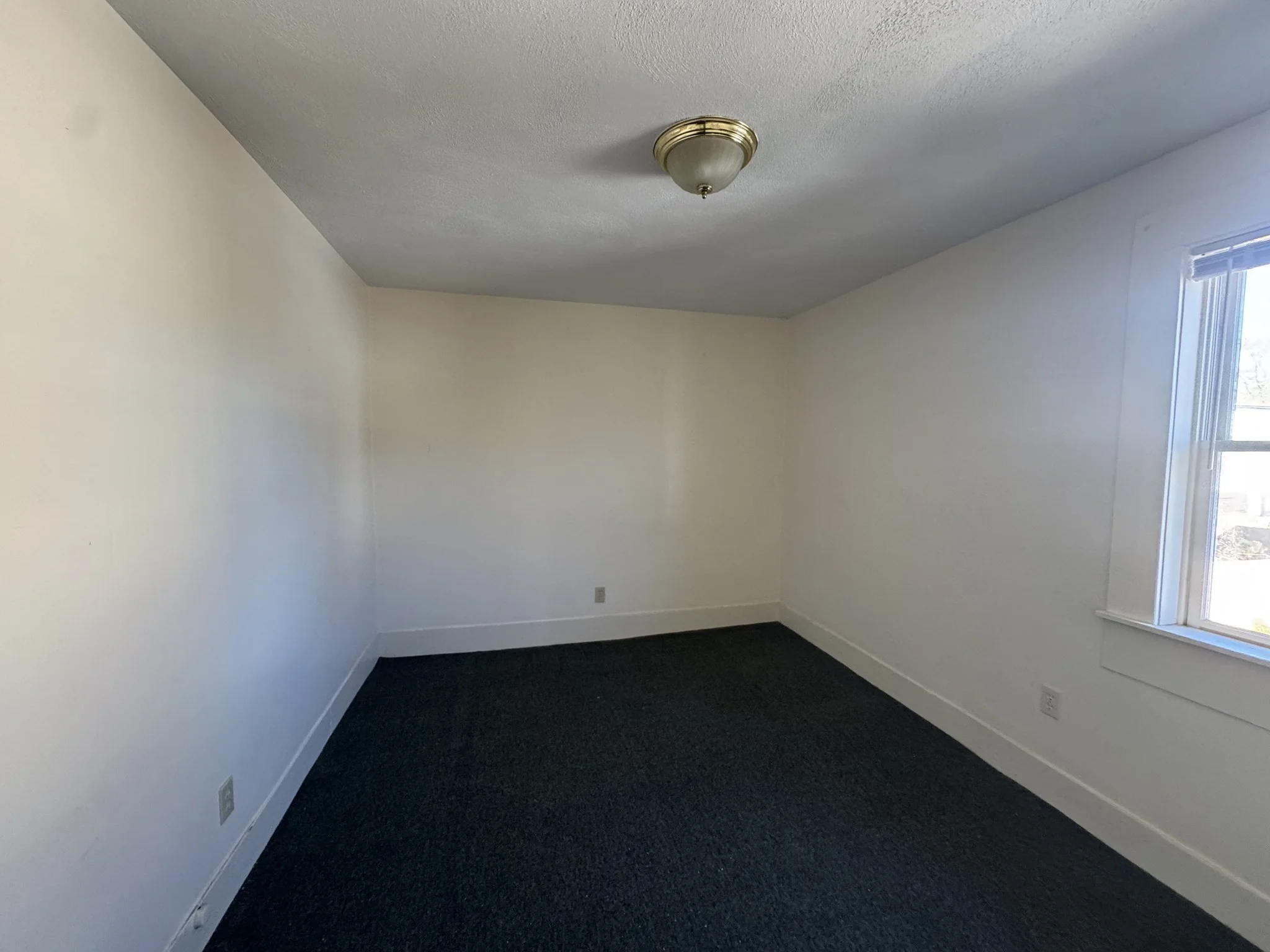 2 bed, 1 bath apartment for rent at 17 Foster Unit 2, Salem — photo 6 of 8