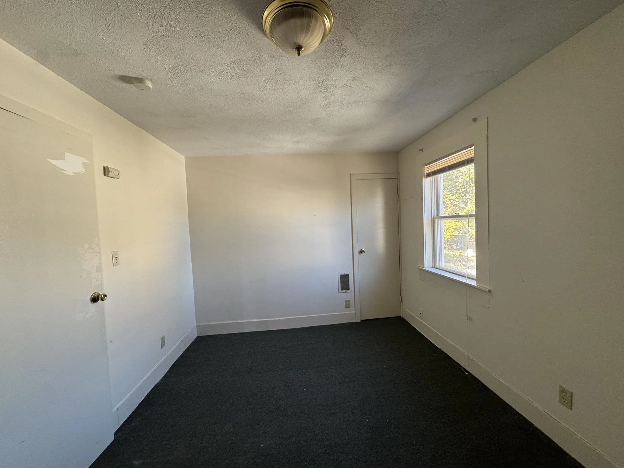 2 bed, 1 bath apartment for rent at 17 Foster Unit 2, Salem — photo 5 of 8