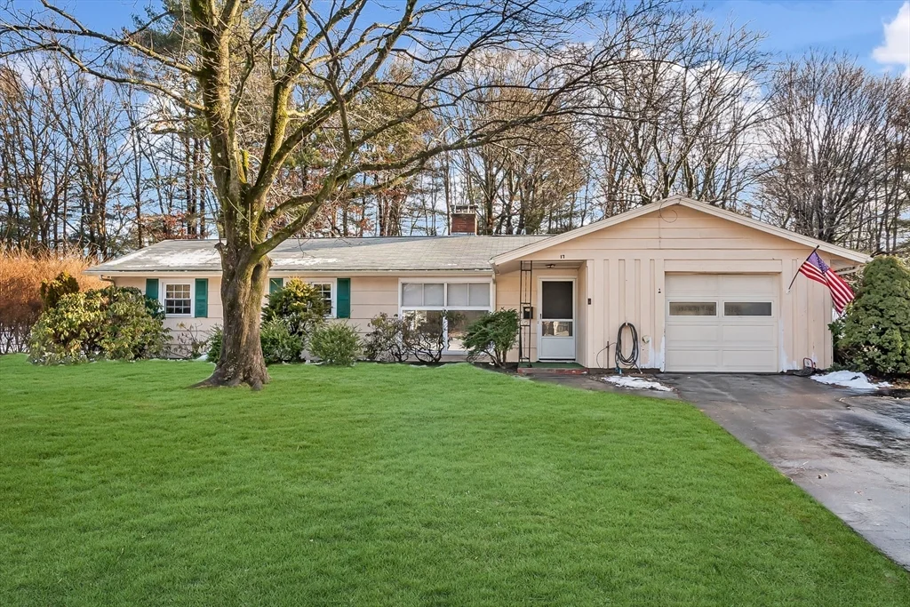 3 bed, 1 bath apartment for rent at 17 Francine Rd, Framingham