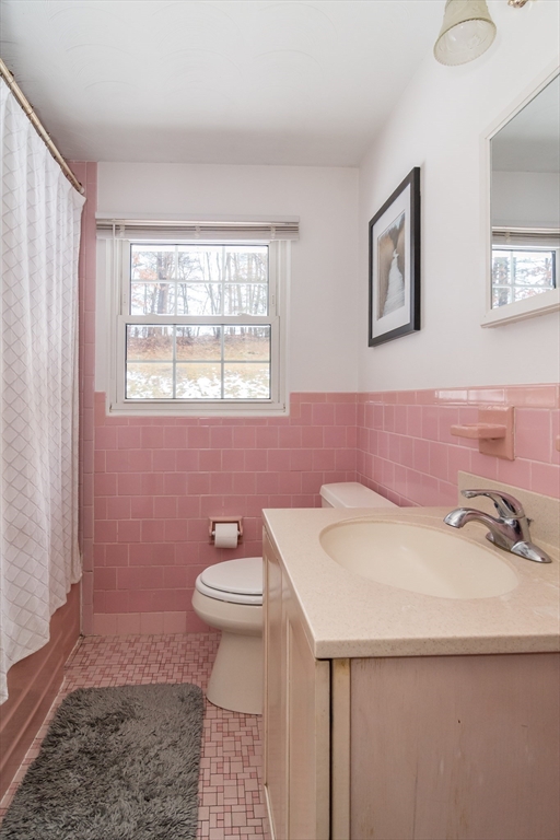 3 bed, 1 bath apartment for rent at 17 Francine Rd Unit 17, Saxonville — photo 10 of 14