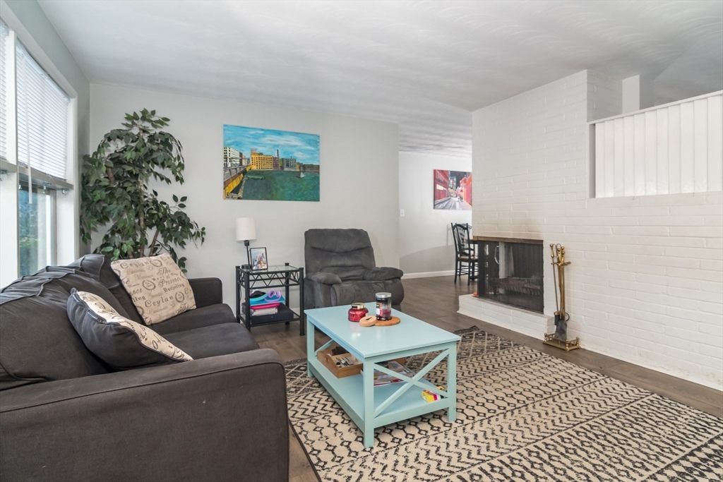 3 bed, 1 bath apartment for rent at 17 Francine Rd Unit 17, Saxonville — photo 2 of 14